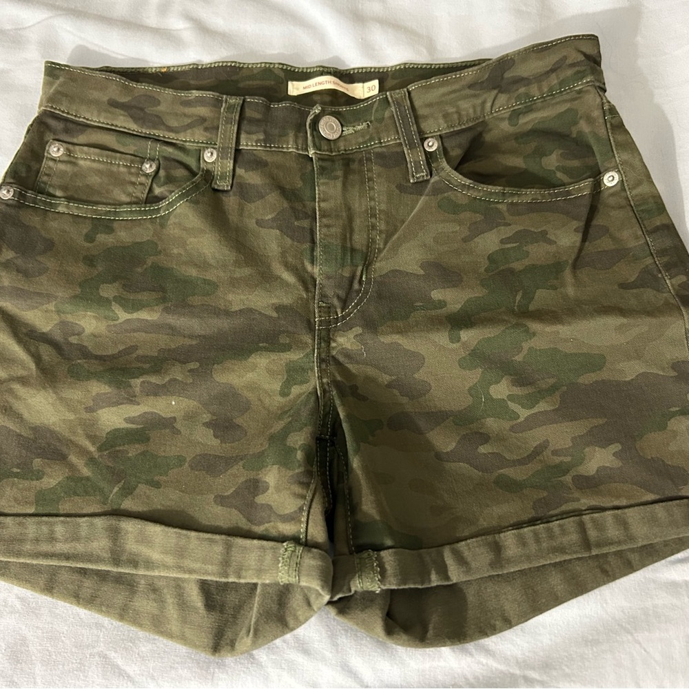 Levi's Green Cargo Shorts with Durable Cotton Blend